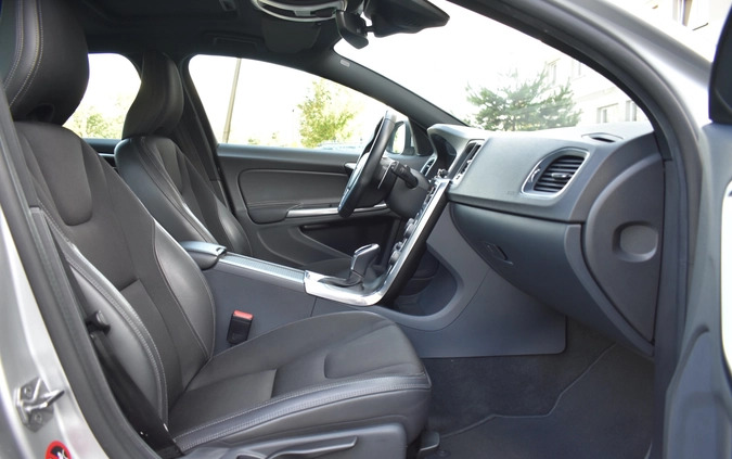 Volvo V60 cena 57900 przebieg: 162000, rok produkcji 2016 z Krzanowice małe 781